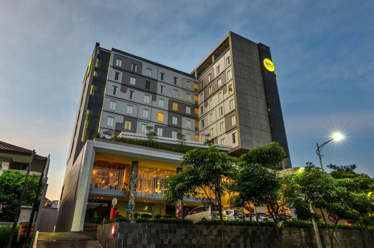 Yello Hotel Jemursari Surabaya Exterior photo